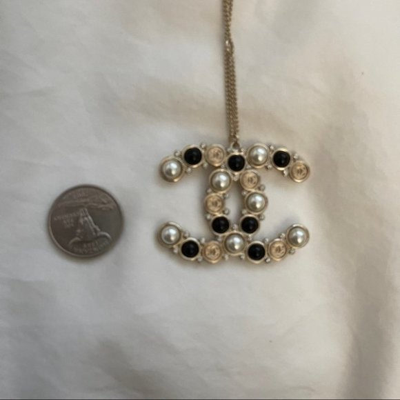 AUTHENTIC RARE - Chanel CC Gold, Black & Pearl Large Pendant Necklace - Picture 12 of 13
